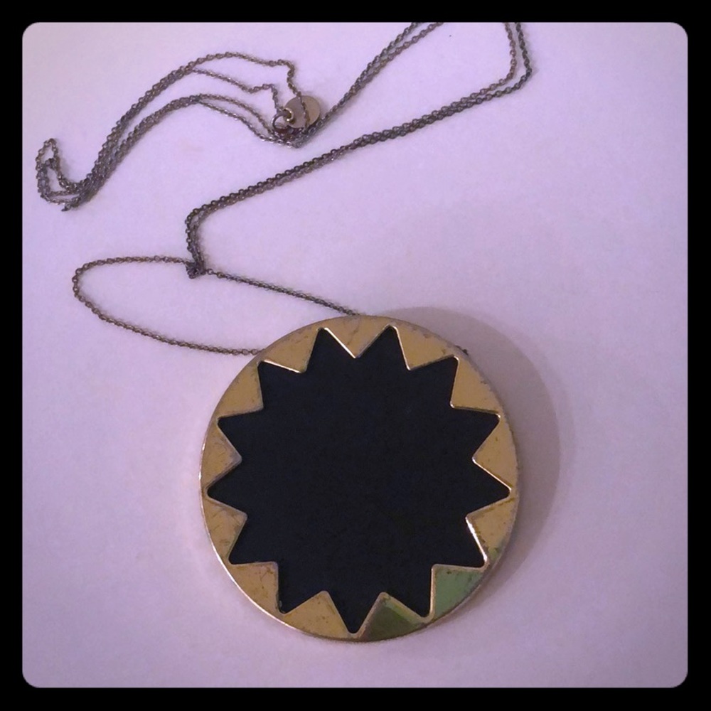 Black house of Harlow necklace
